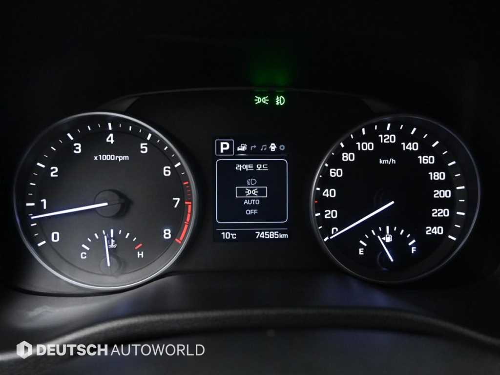 Hyundai Avante — photo 08