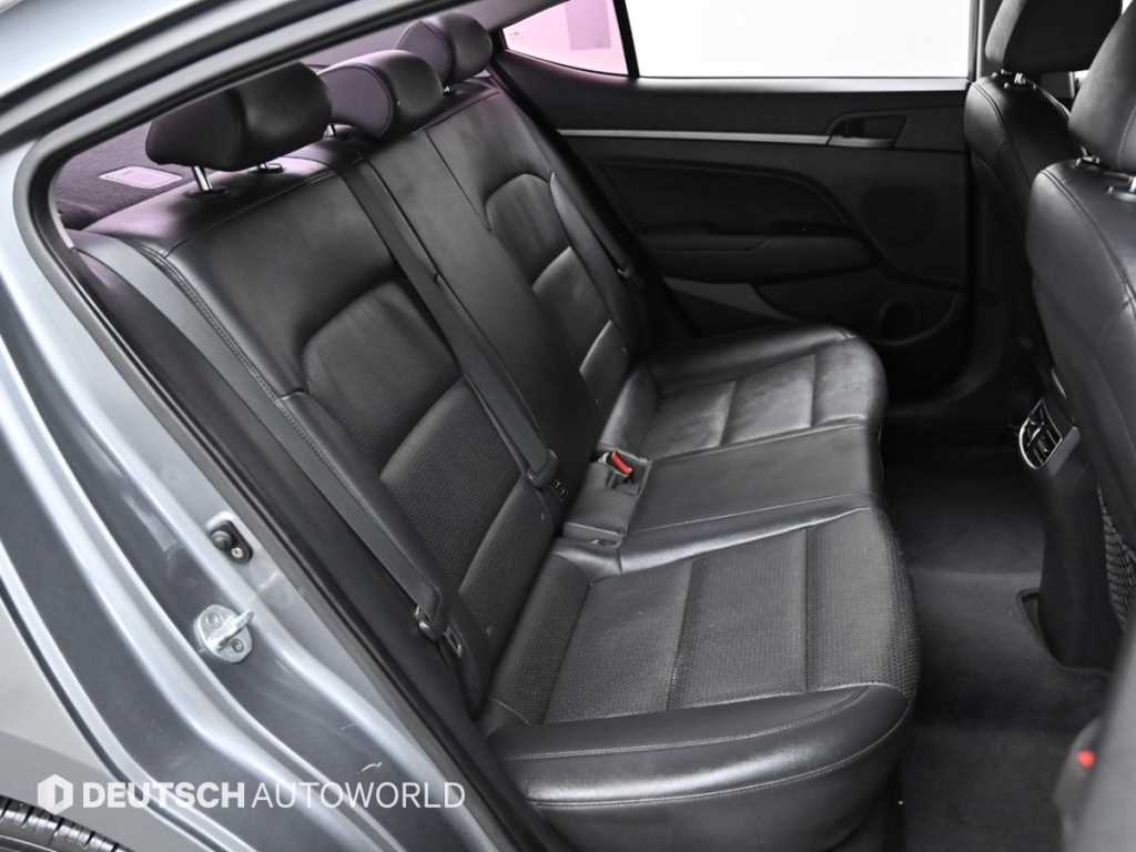 Hyundai Avante — photo 12