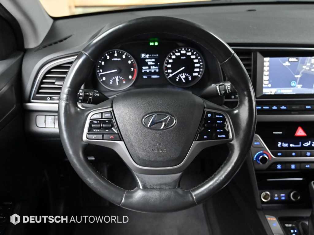 Hyundai Avante — photo 13