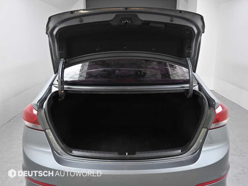 Hyundai Avante — photo 20