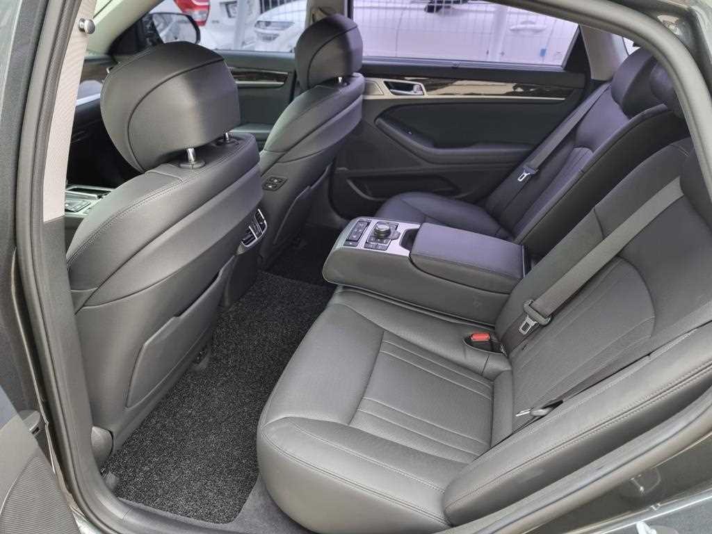 Genesis G80 — photo 15