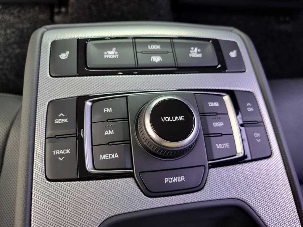 Genesis G80 — photo 19
