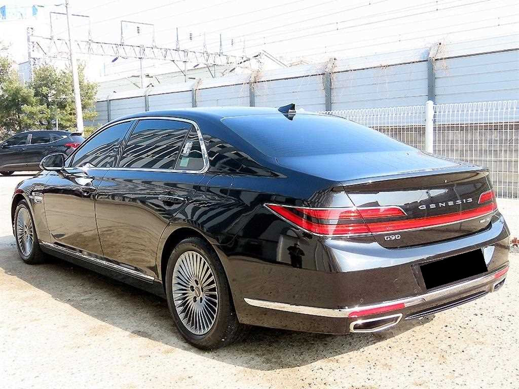 Genesis G90 — photo 03