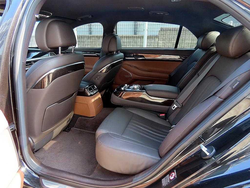 Genesis G90 — photo 06
