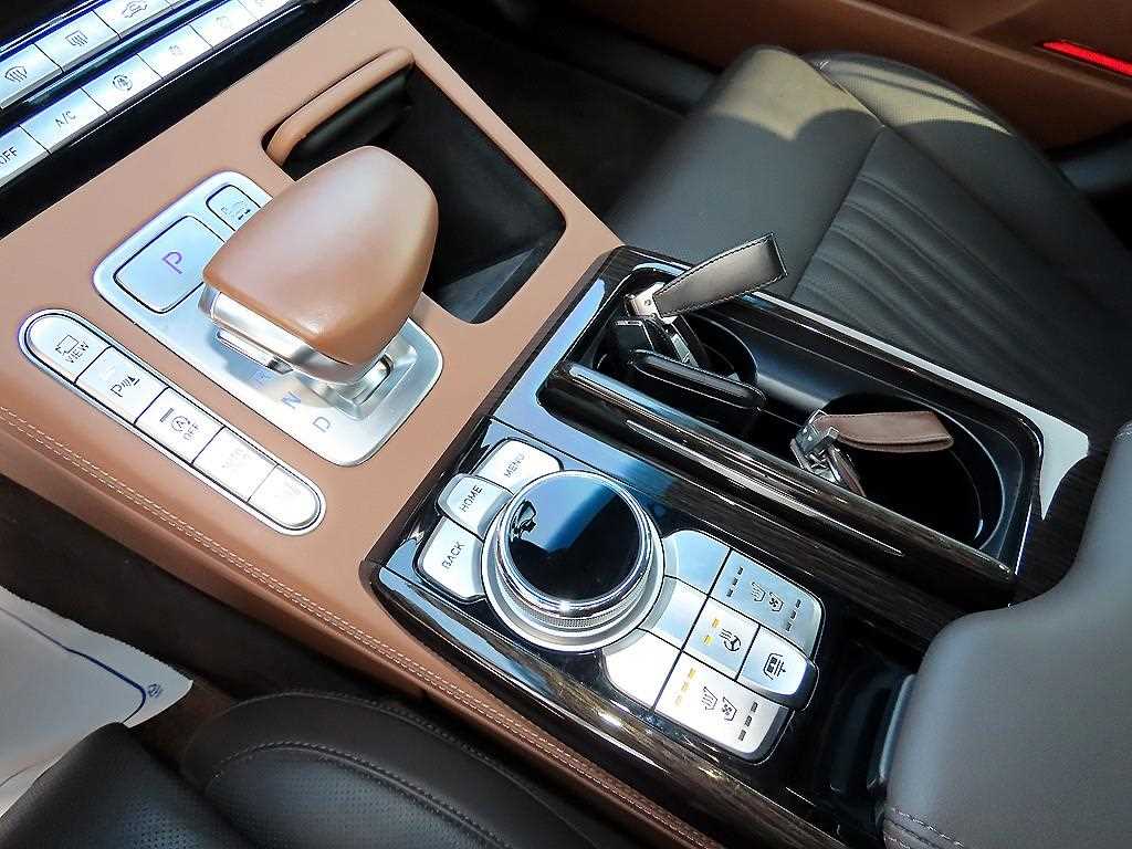 Genesis G90 — photo 10