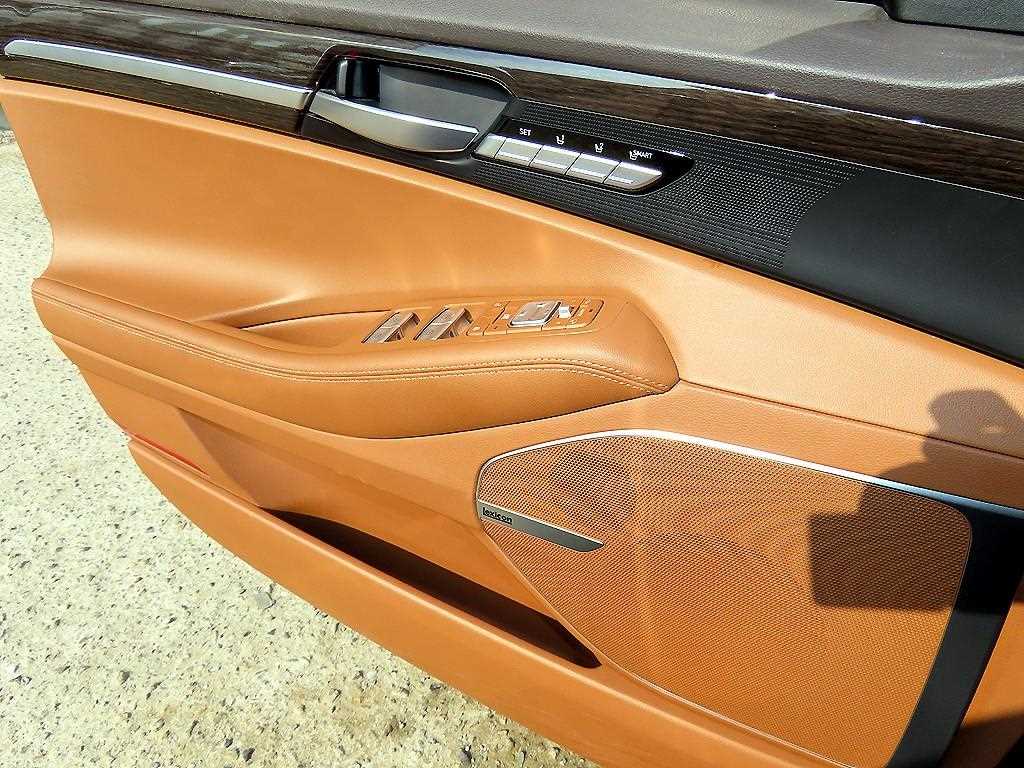 Genesis G90 — photo 11