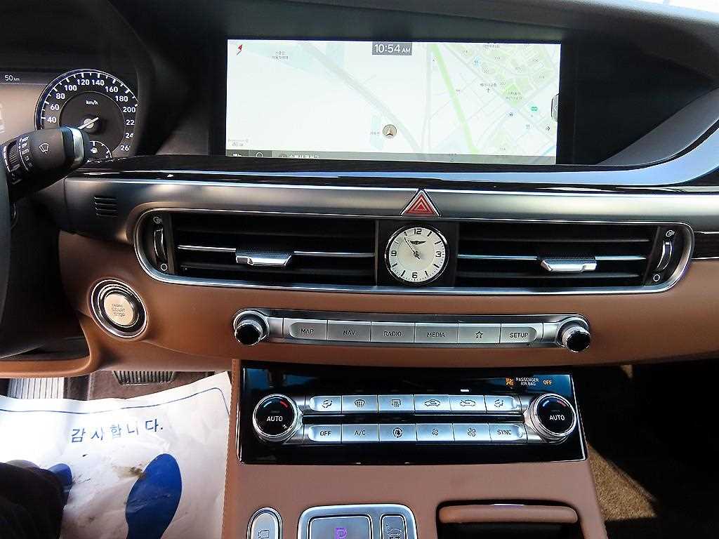 Genesis G90 — photo 13