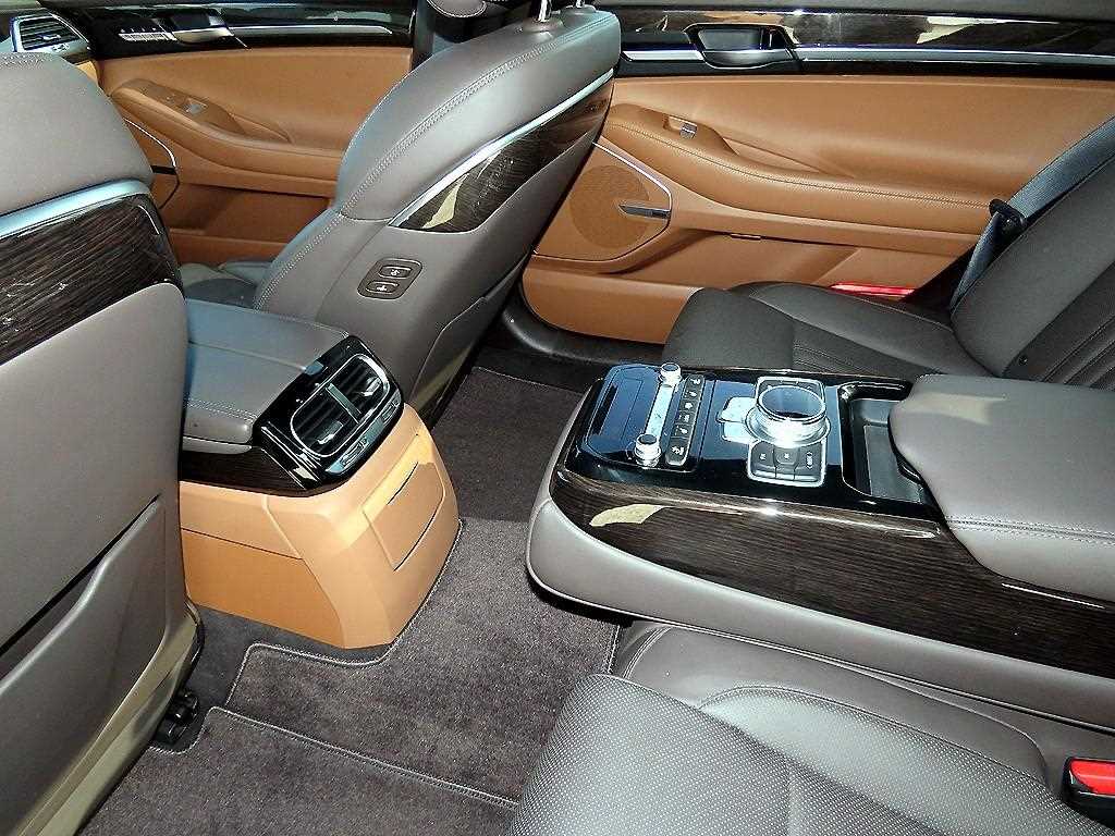 Genesis G90 — photo 17