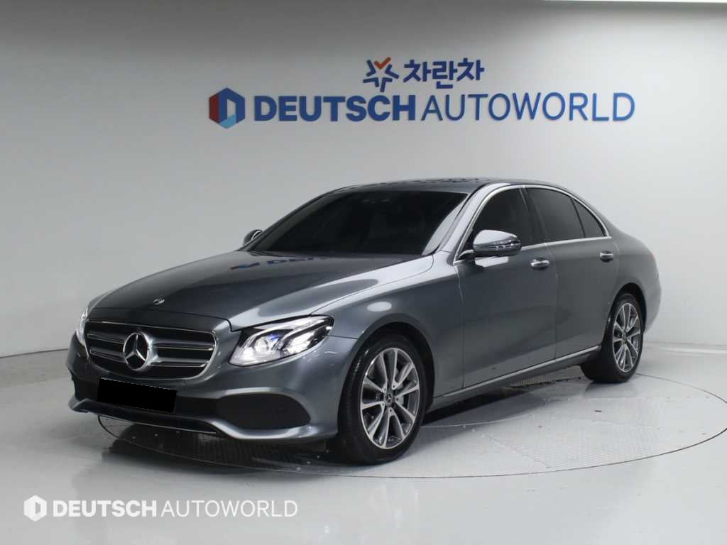 Mercedes-Benz E-Class — photo 01