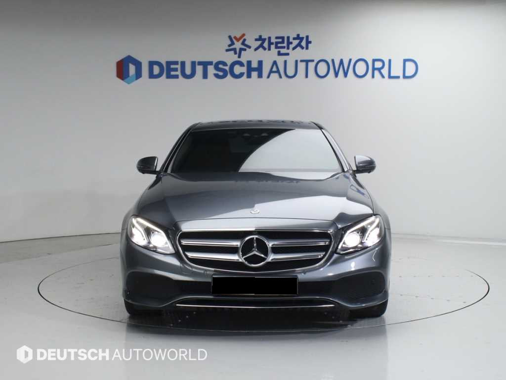 Mercedes-Benz E-Class — photo 03