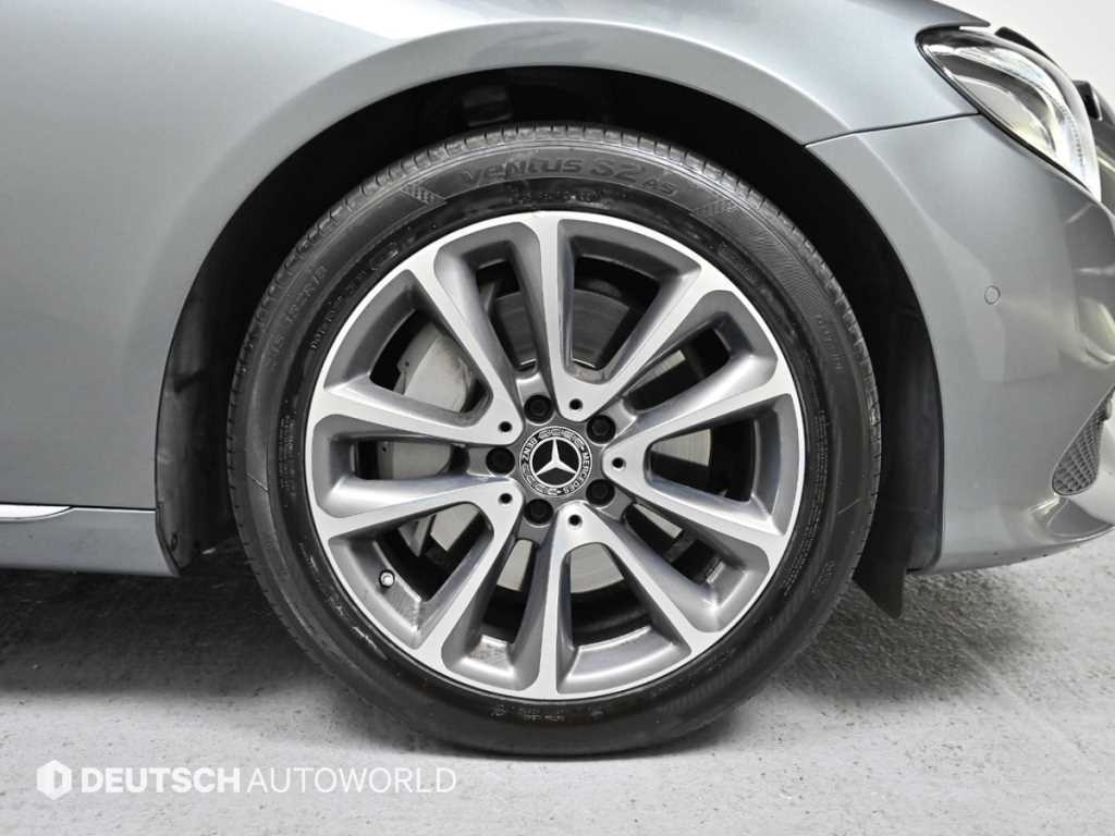 Mercedes-Benz E-Class — photo 05