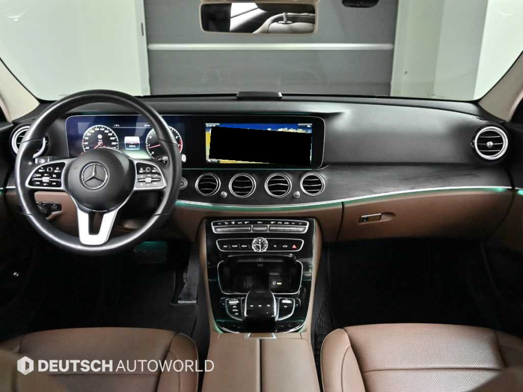 Mercedes-Benz E-Class — photo 07