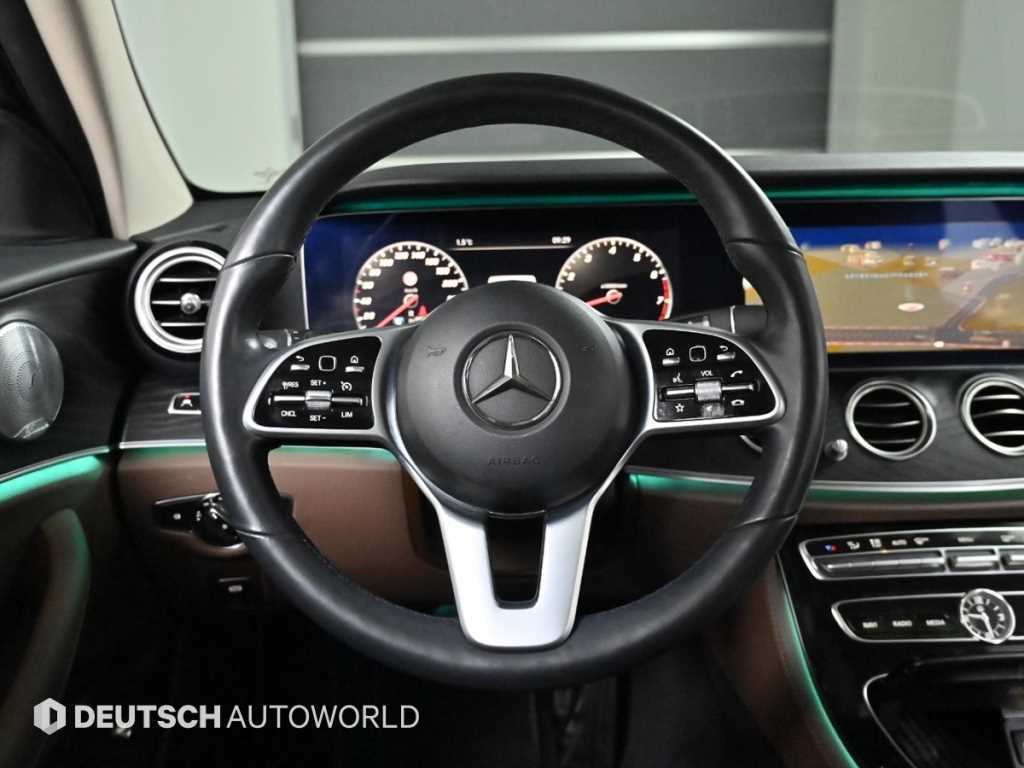 Mercedes-Benz E-Class — photo 13
