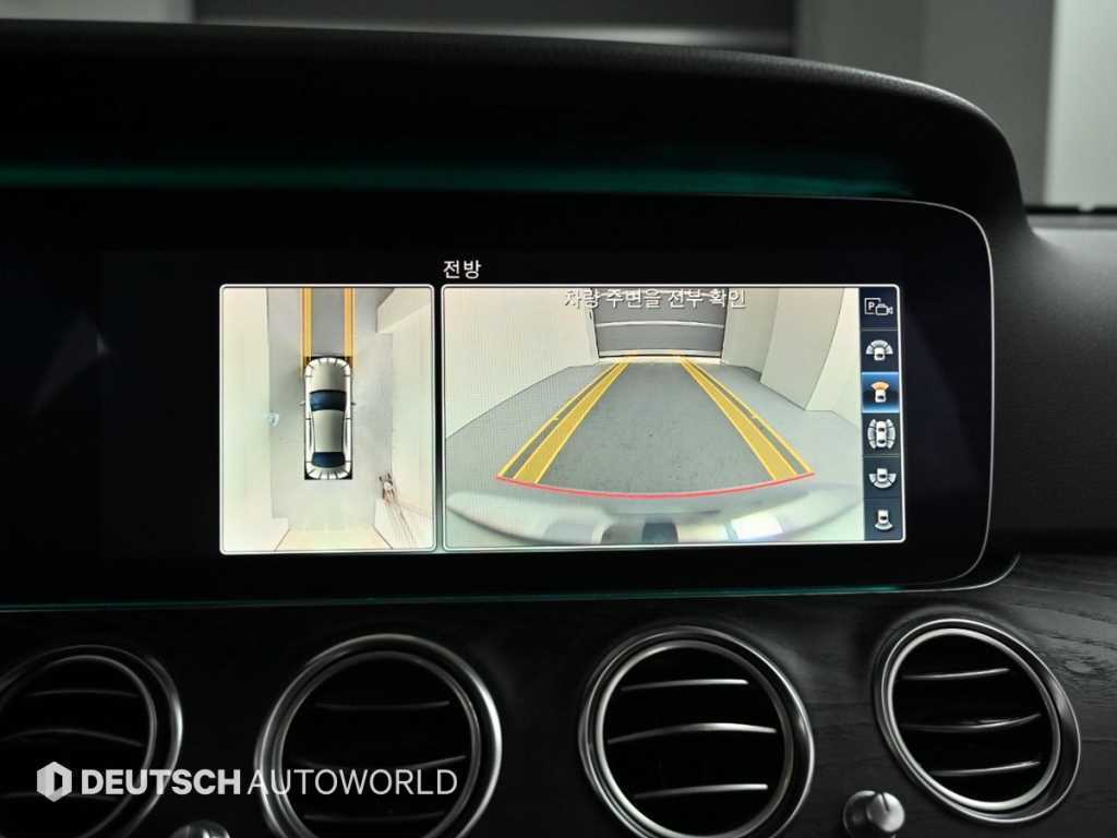 Mercedes-Benz E-Class — photo 15