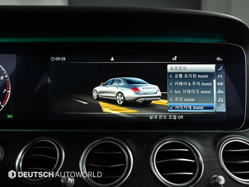 Mercedes-Benz E-Class — photo 17