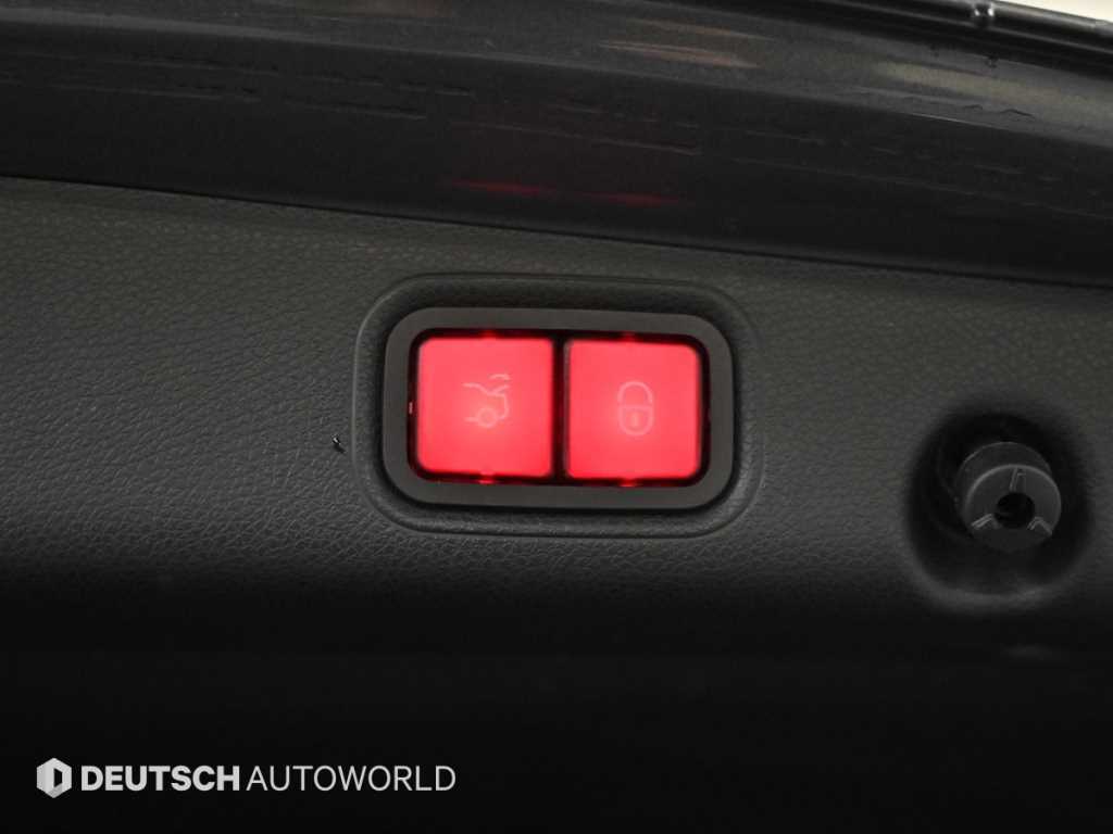 Mercedes-Benz E-Class — photo 20