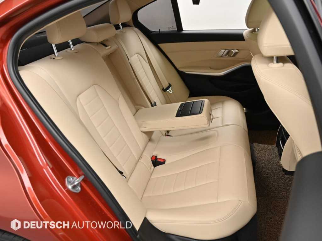 BMW 3-Series — photo 12