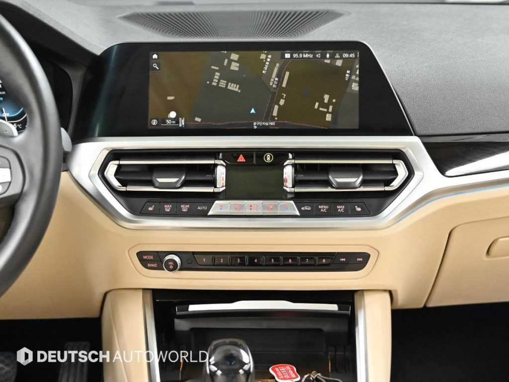 BMW 3-Series — photo 14