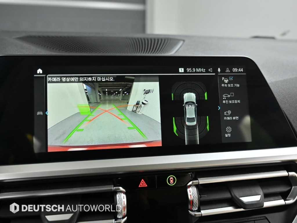 BMW 3-Series — photo 15