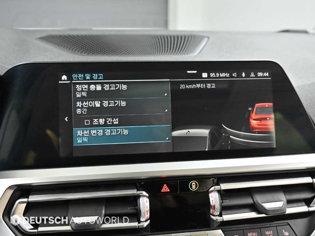 BMW 3-Series — photo 17