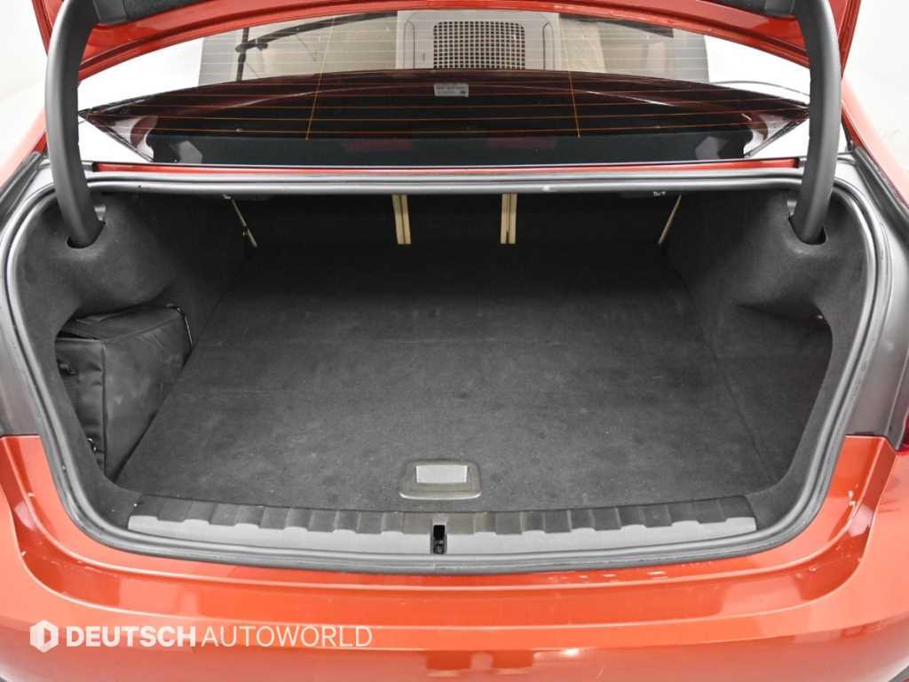 BMW 3-Series — photo 20