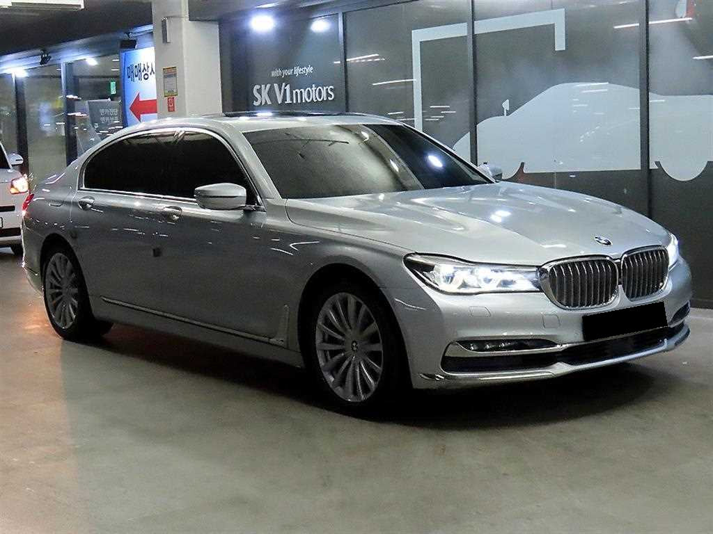 BMW 7-Series — photo 01