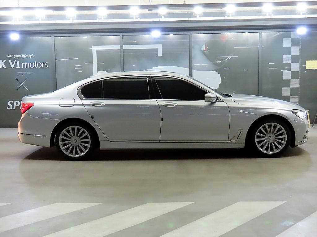 BMW 7-Series — photo 03
