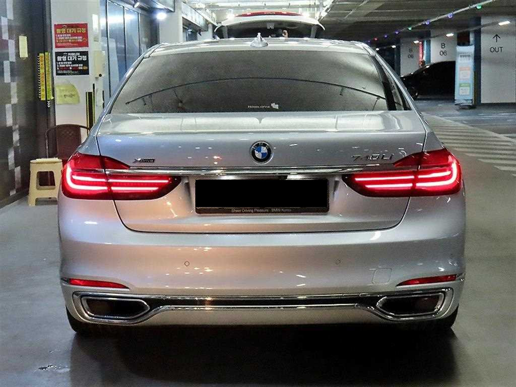 BMW 7-Series — photo 05