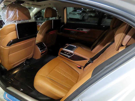 BMW 7-Series — photo 07