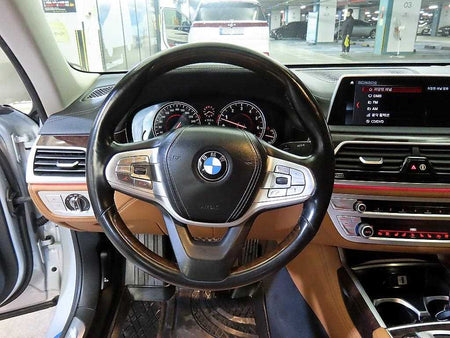 BMW 7-Series — photo 08