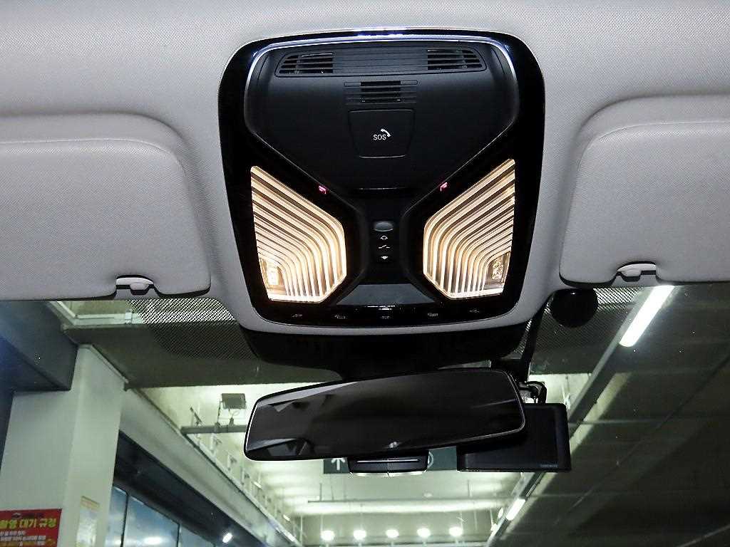 BMW 7-Series — photo 13