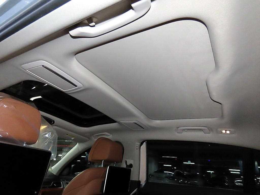 BMW 7-Series — photo 15