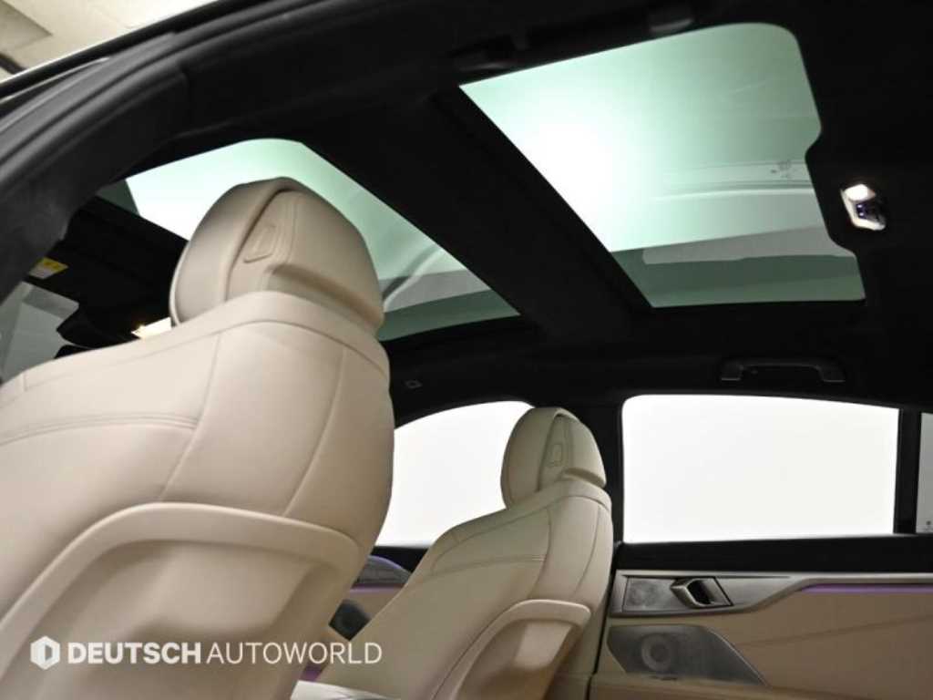 BMW 8-Series — photo 19