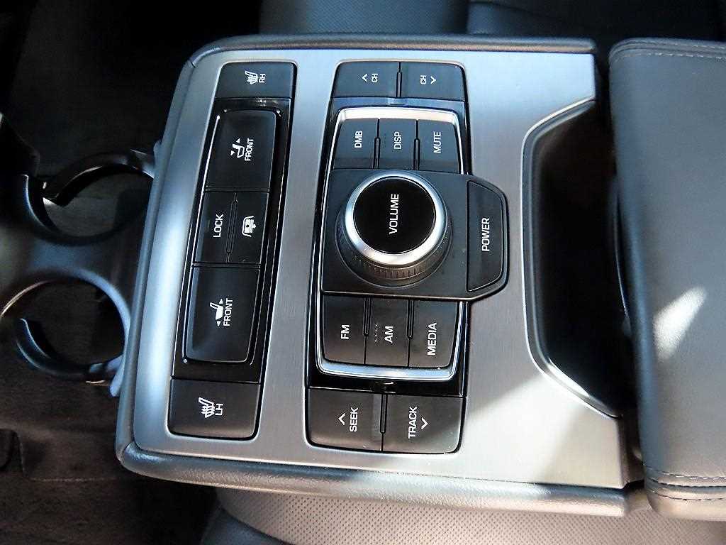 Hyundai Genesis — photo 17
