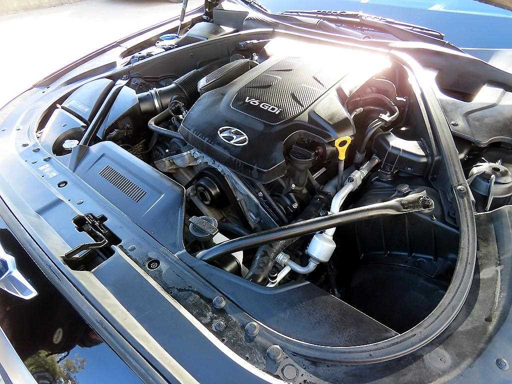 Hyundai Genesis — photo 18