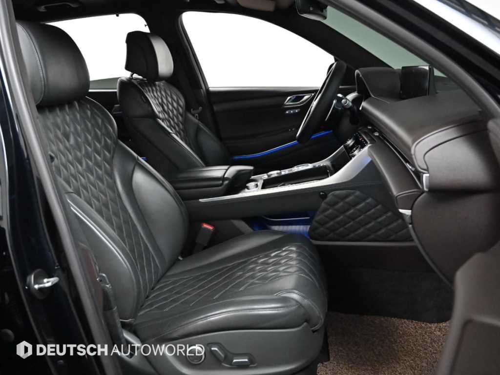 Genesis GV80 — photo 11