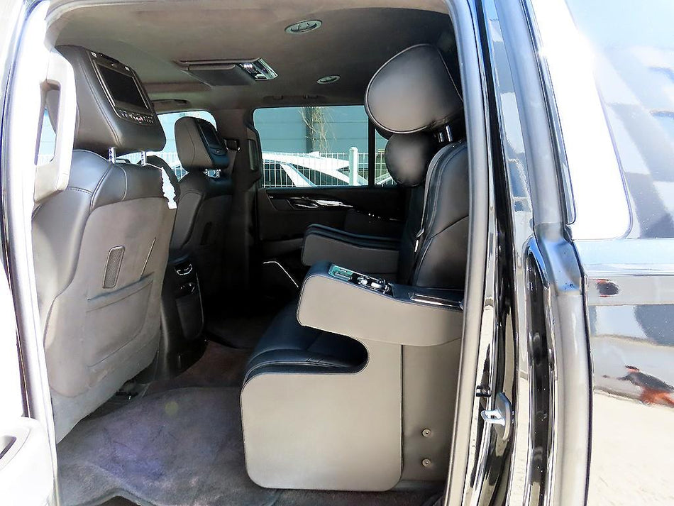 Cadillac Escalade — photo 02