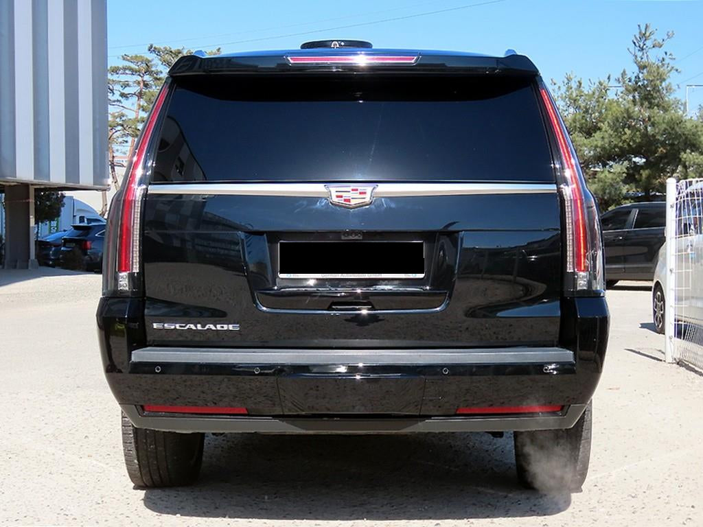 Cadillac Escalade — photo 04