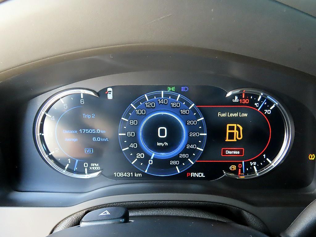 Cadillac Escalade — photo 10