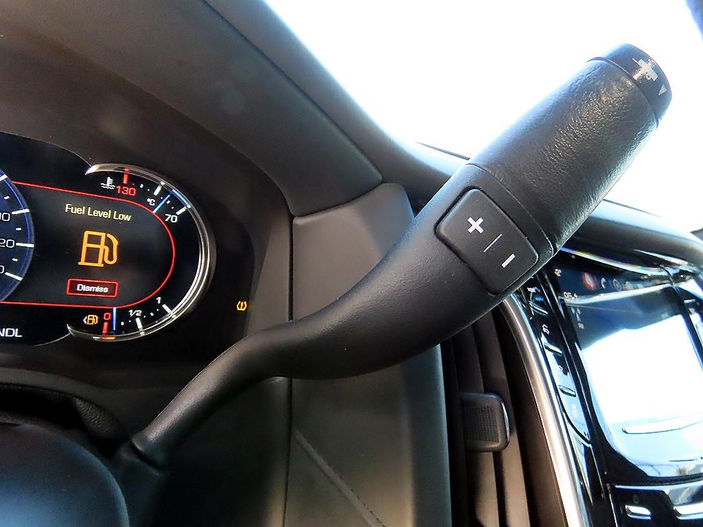 Cadillac Escalade — photo 11