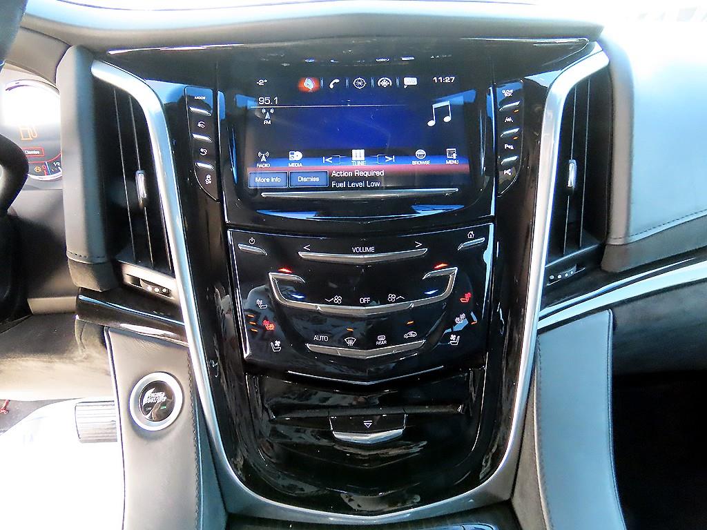Cadillac Escalade — photo 12