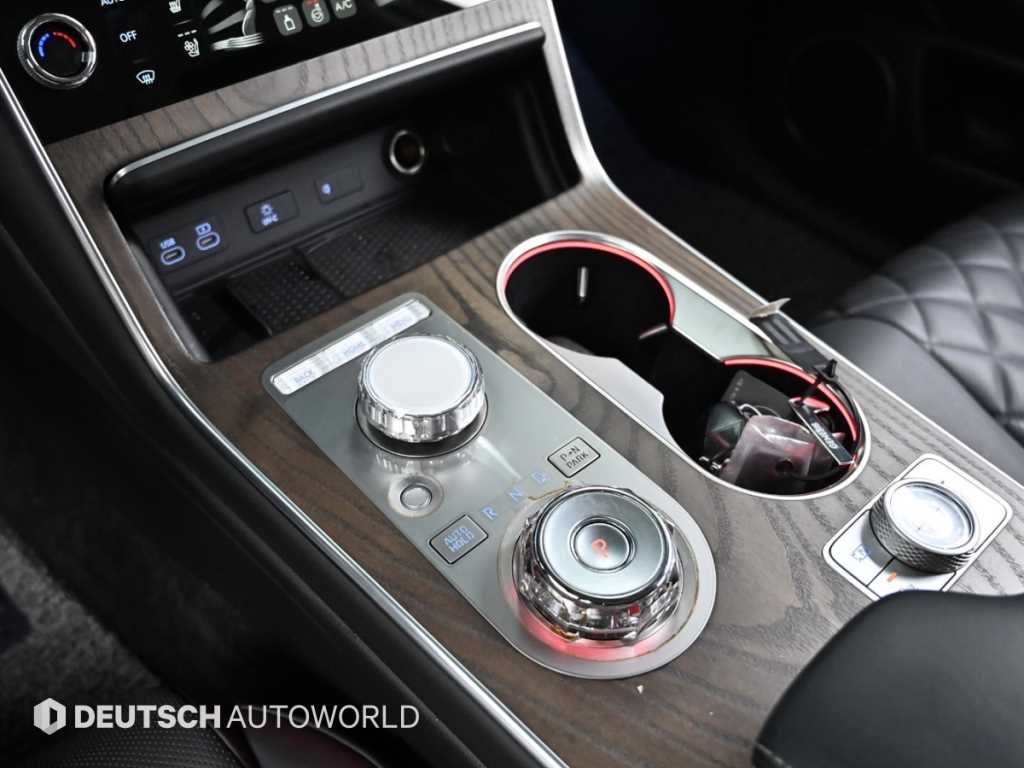Genesis GV80 — photo 11