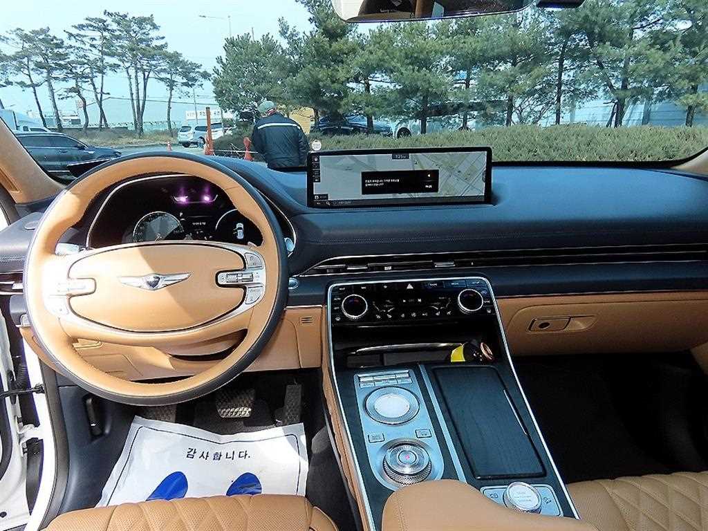 Genesis GV80 — photo 06