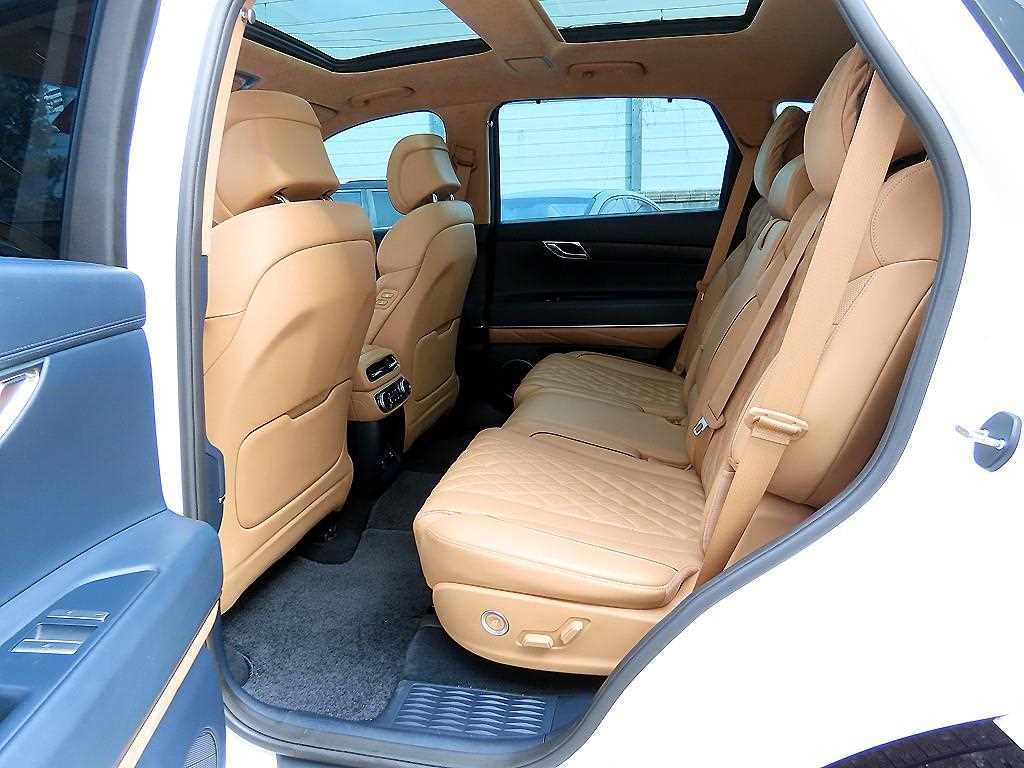 Genesis GV80 — photo 07
