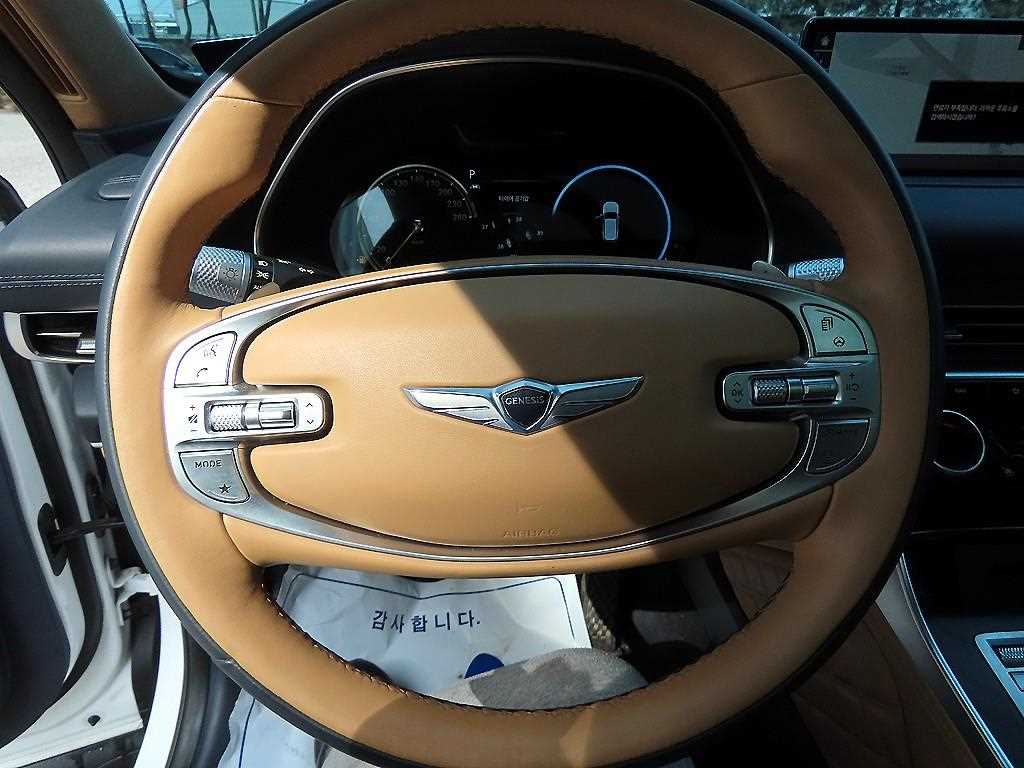 Genesis GV80 — photo 08