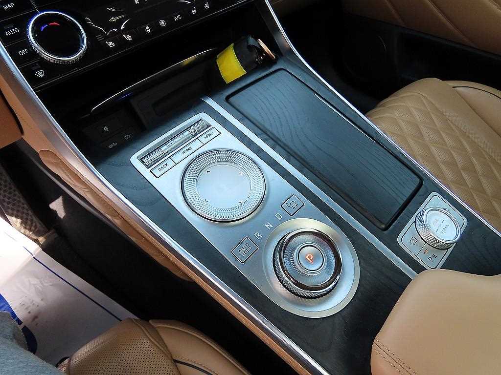 Genesis GV80 — photo 11
