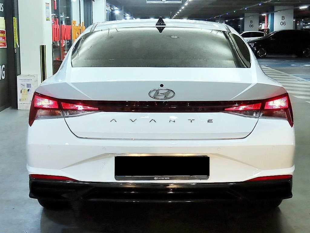 Hyundai Avante — photo 05