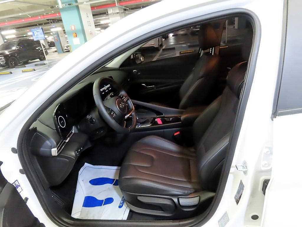 Hyundai Avante — photo 06