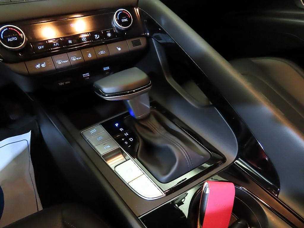 Hyundai Avante — photo 12