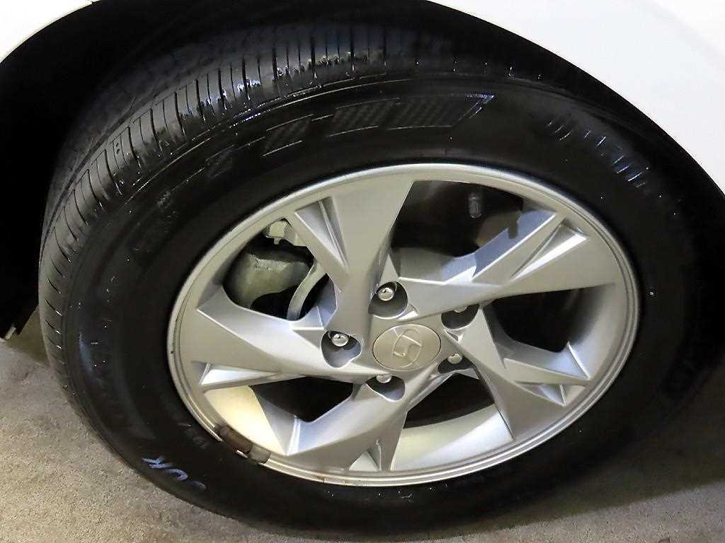 Hyundai Avante — photo 18